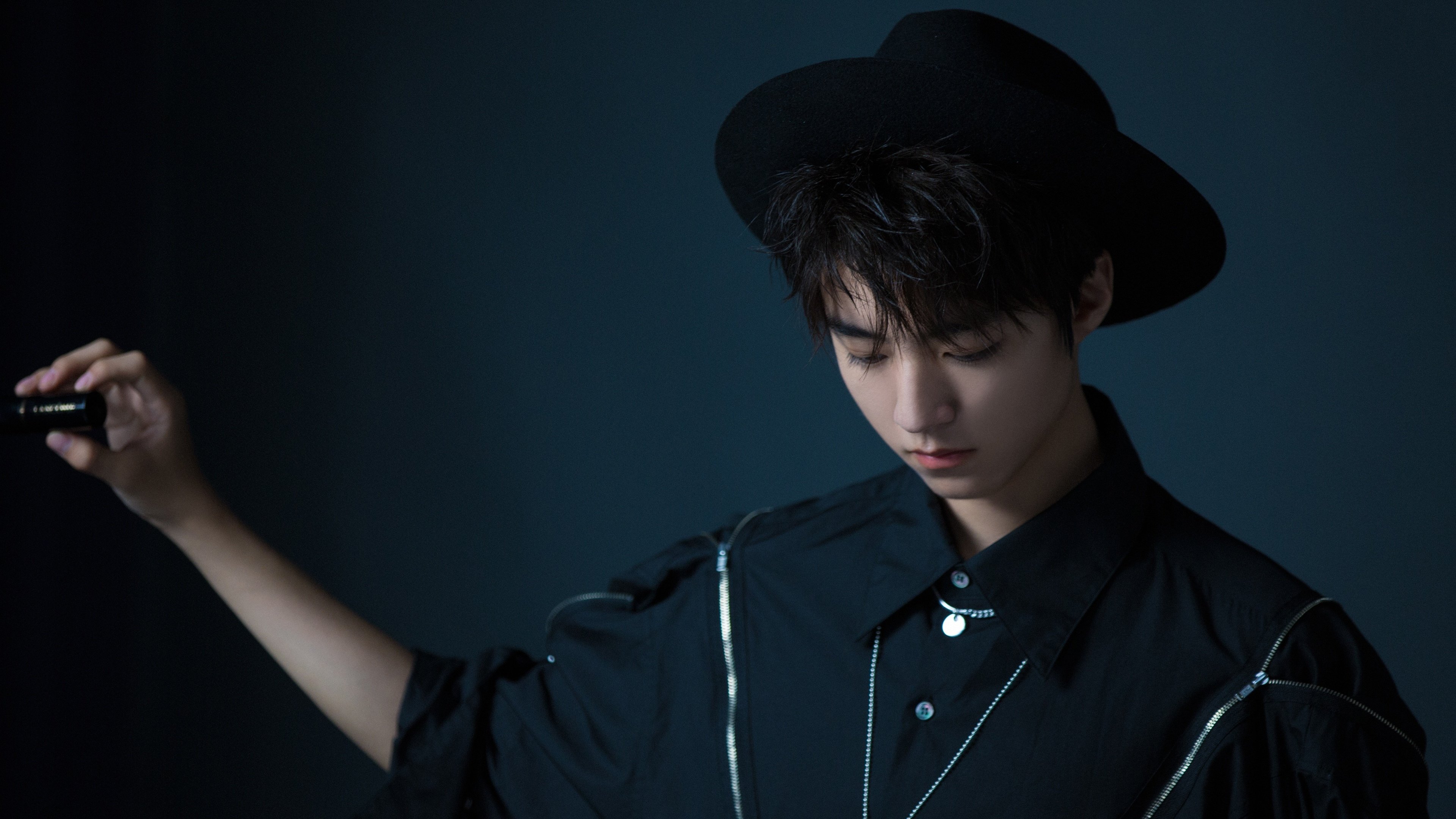 C罗带伤坚持比赛展现队长担当,c罗受的伤